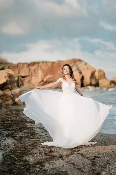 Sposa sulla riva del Mar Nero — Foto Stock