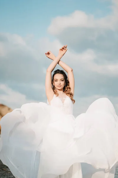 Mariée sur le rivage de la mer Noire — Photo