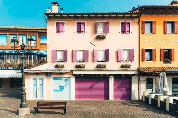 Tourist district of the old provincial town of Caorle in Italy — Stock Photo, Image