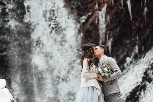 Bride and groom on the mountain waterfall — Stock Photo, Image
