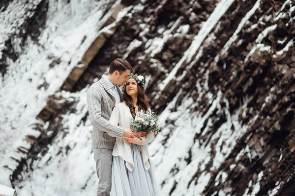 Bride and groom on the mountain waterfall — Stock Photo, Image