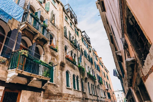 Las antiguas calles de Venecia de Italia — Foto de Stock