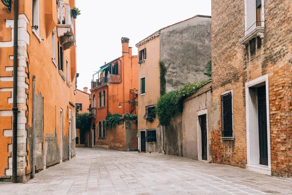 İtalya eski Venedik sokaklarında