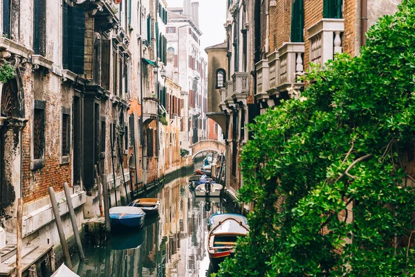 Canales estrechos de Venecia Italia — Foto de Stock