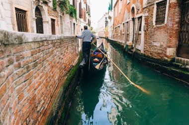 İtalya eski Venedik sokaklarında