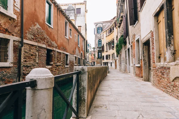 Las antiguas calles de Venecia de Italia — Foto de Stock