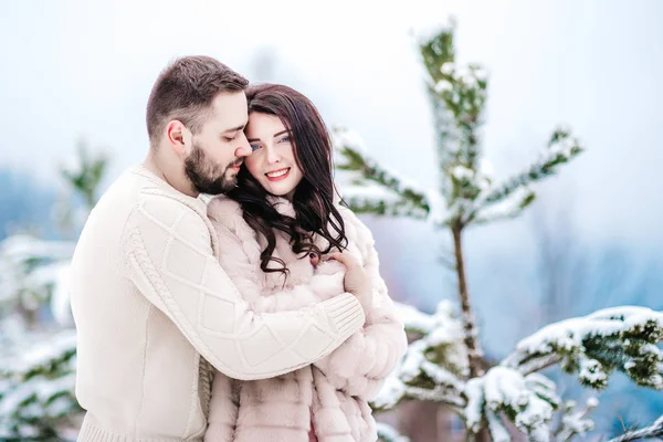 Young couple on a walk in the snowy mountains — Stock Photo, Image