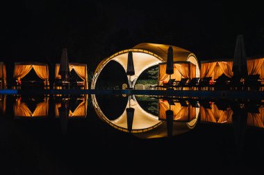 Düğünler için ziyafet salonu, şölen salonu dekorasyonu, atmosfer dekorasyonu.