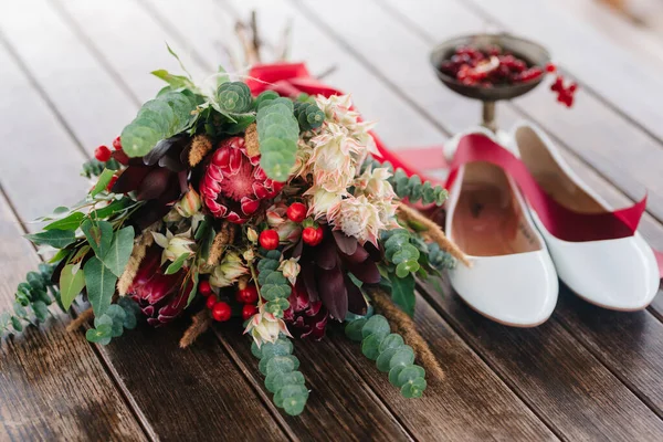 Elegant Wedding Bouquet Fresh Natural Flowers Greenery — Stock Photo, Image