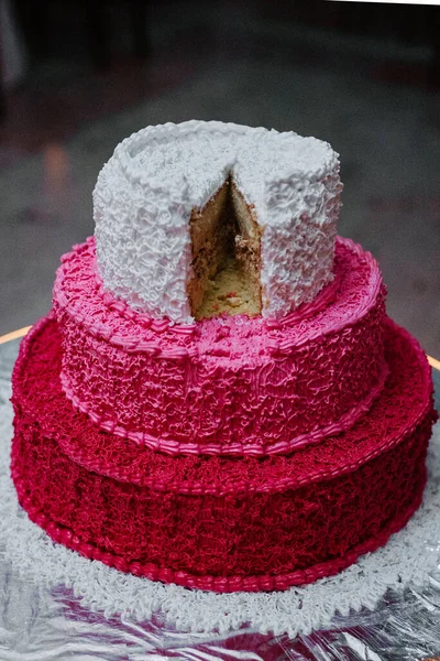 Святковий Весільний Губний Торт Білим Кремом Глазурування — стокове фото