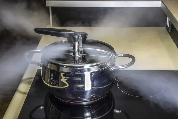 Pressure Cooker Releasing Hot Steam — Stock Photo, Image