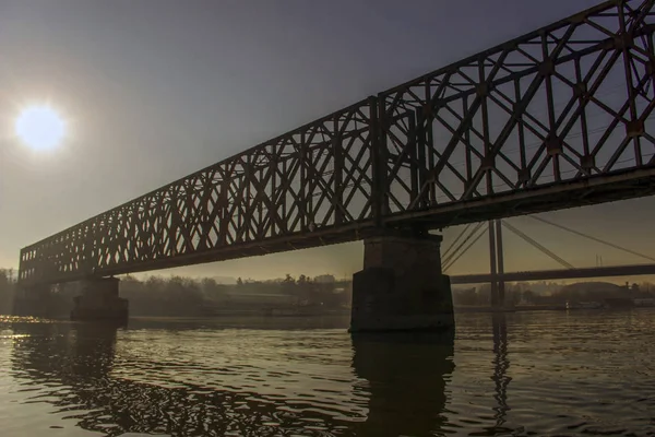 Belgrado Serbia Una Silueta Del Antiguo Puente Ferroviario Que Cruza — Foto de Stock