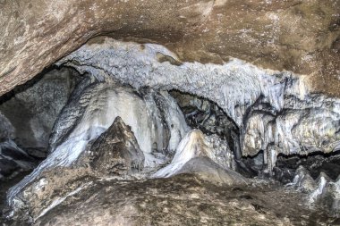 Sırbistan - Zlot Mağarası içinde olağanüstü şekillerde dekorasyon ve kaya oluşumları