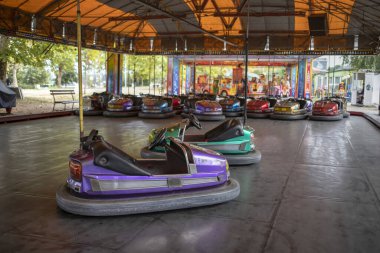 Lunaparkta çarpışan arabalar