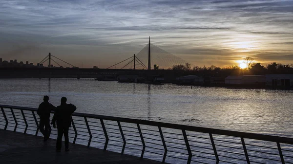 Belgrado Serbia Diciembre Caminantes Paseo Junto Río Sava Disfrutando Del — Foto de Stock