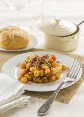 Nohut yahni çekti domuz eti ve sebze ile.