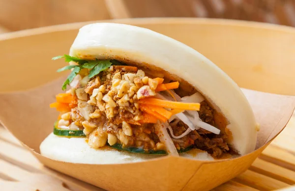 Sanduíche de Bao, comida de rua asiática — Fotografia de Stock