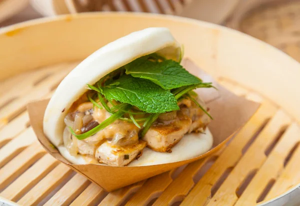 Panino al bao, street food asiatico — Foto Stock