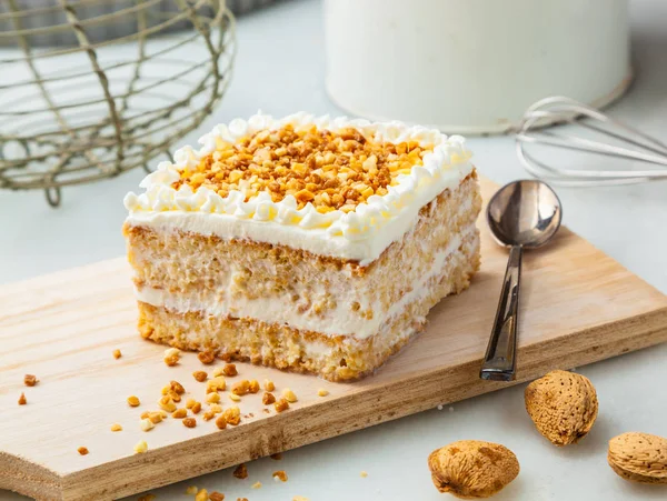 Almond cake with cream and roasted almonds