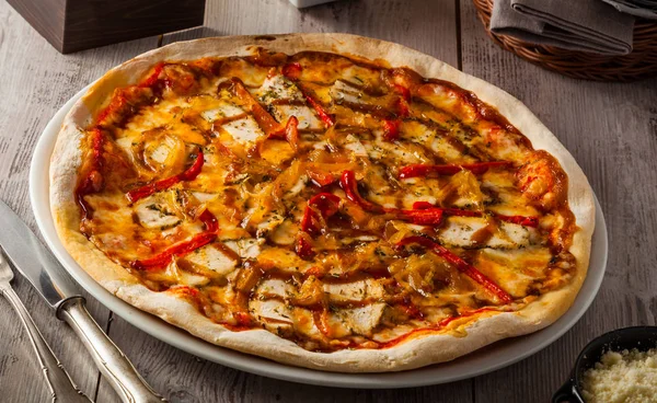 Pizza pikante kip — Stockfoto