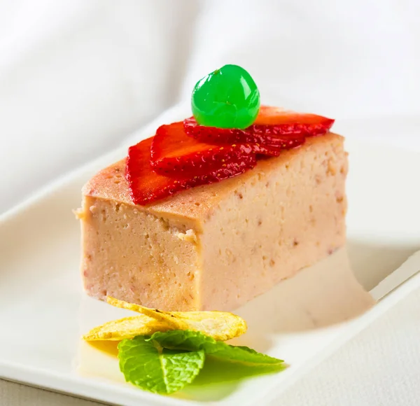 Dikdörtgen çilek puding