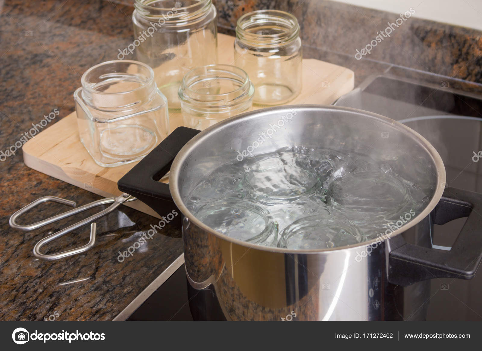 Можно кипятить стеклянную посуду. Стерилизация кипячением. Стерилизация посуды. Стерилизация посуды для заготовок. Стерилизация кипячением инструментов.