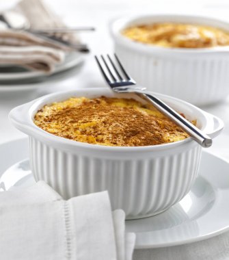 Muhallebi tatlı tarçın ile