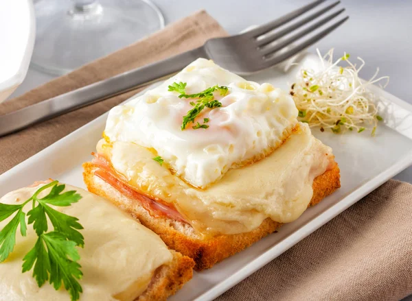 jambonlu peynirli sandviç