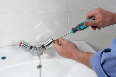 Bir banyo musluk tamiri tesisatçı