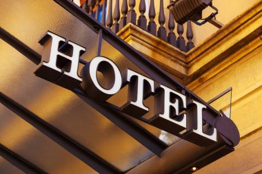 Otel girişinde imzalamak