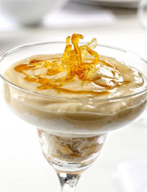 Spun şeker muhallebi tatlı