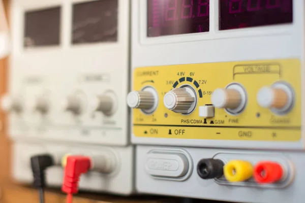 Anahtarlayıcıları dc güç kaynağı üzerinde