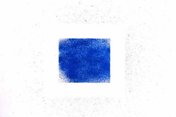 Siyah mürekkep lekesi ile kare. mavi arka plan