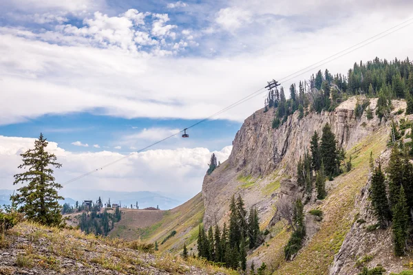 Dağ tepenin üst kısmında Teton Village