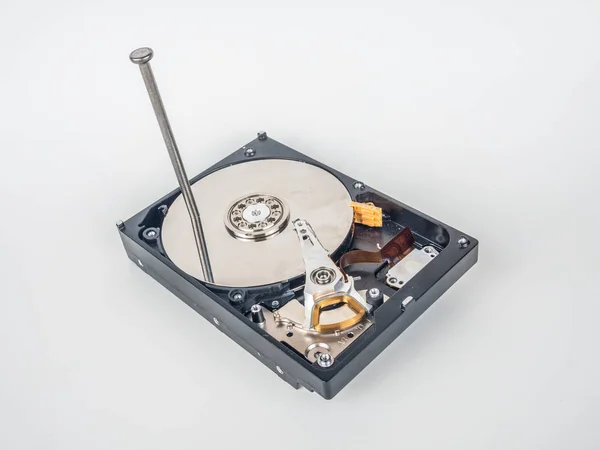 Hard disk dengan paku — Stok Foto