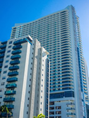 Uzun boylu tropikal resort adlı bina 