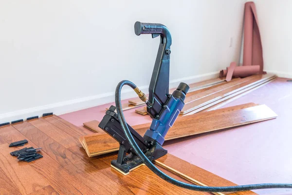 Hardwood floor installation — Stock Photo, Image