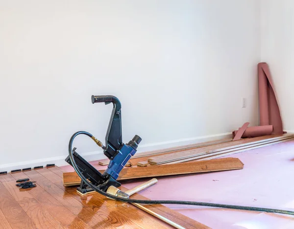 Hardwood floor installation — Stock Photo, Image