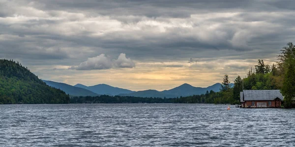 穏かな湖ニューヨーク州のランドマーク ストック画像