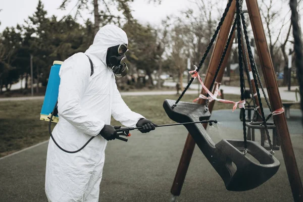 Čištění Dezinfekce Hřišti Areálu Hustoty Uprostřed Epidemie Koronaviru Profesionální Týmy — Stock fotografie