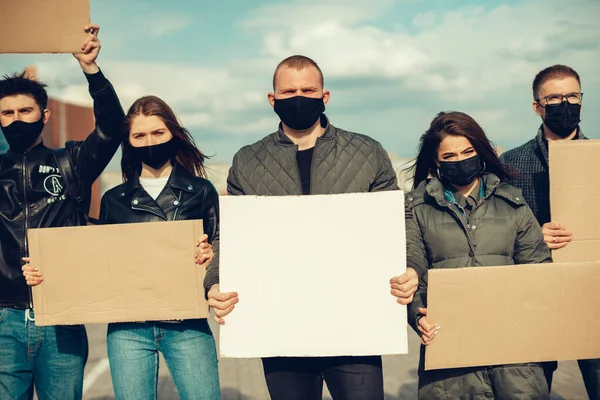 Gruppo Persone Mascherate Che Hanno Presentato Manifesti Protestare Protesta Della — Foto Stock