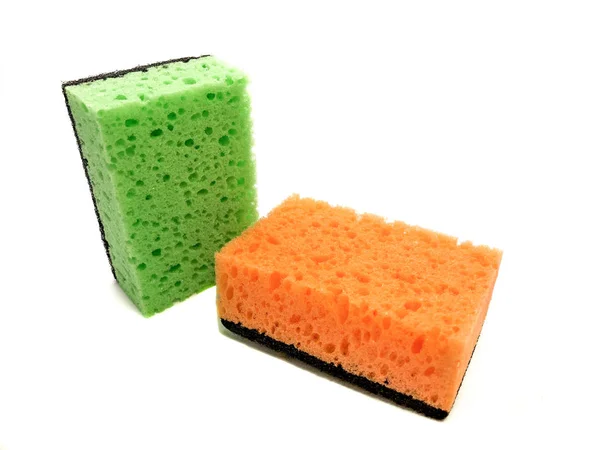 Keukenwashandjes Geïsoleerd Witte Achtergrond Samenstelling Van Oranje Groene Sponzen Washandjes — Stockfoto