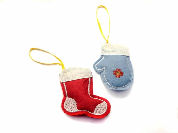 Перчатки Ботинки Изолированы Белом Фоне Рождественская Композиция Красного Сапога Синей — стоковое фото