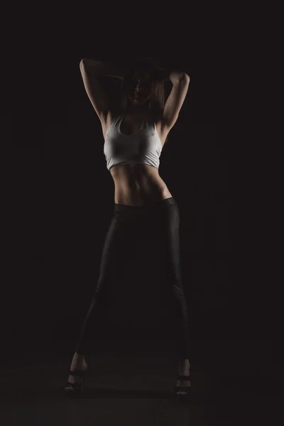 Jovem sexy mulher com longo cabelo demonstrar ela preto cuecas — Fotografia de Stock