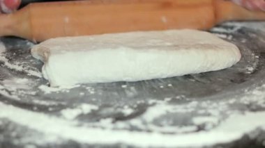 Şef ham pizza hamuru rulo