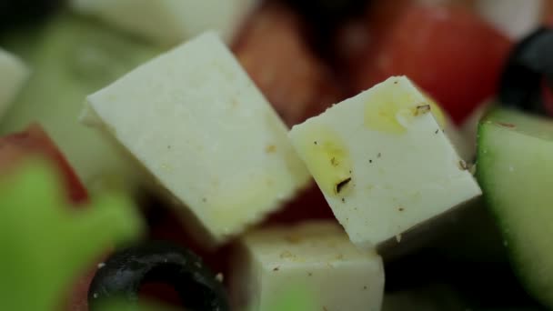 The chef adds the ingredients in a salad bowl — Stock Video