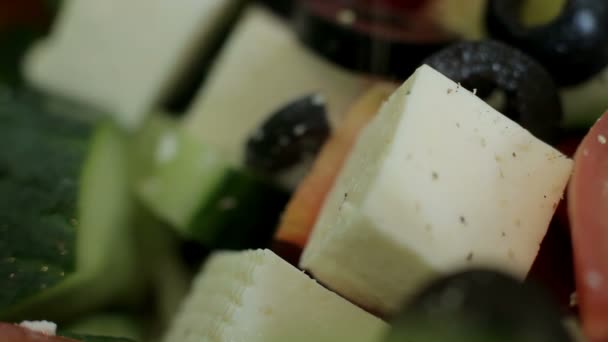 The chef adds the ingredients in a salad bowl — Stock Video