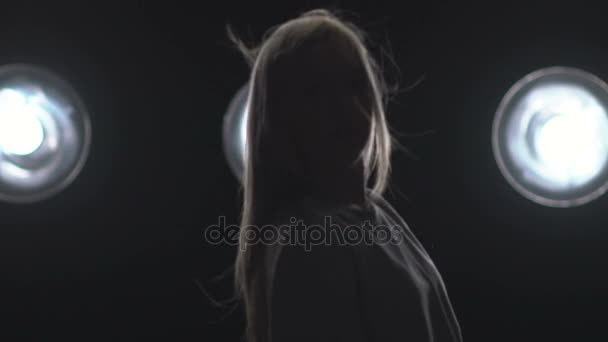 Silhouette of a girl dancing on the background lights. Slow motion — Stock Video