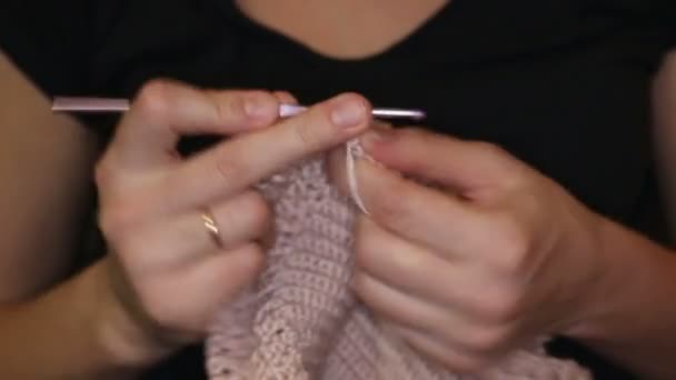 Woman hands close up knitting — Stock Video