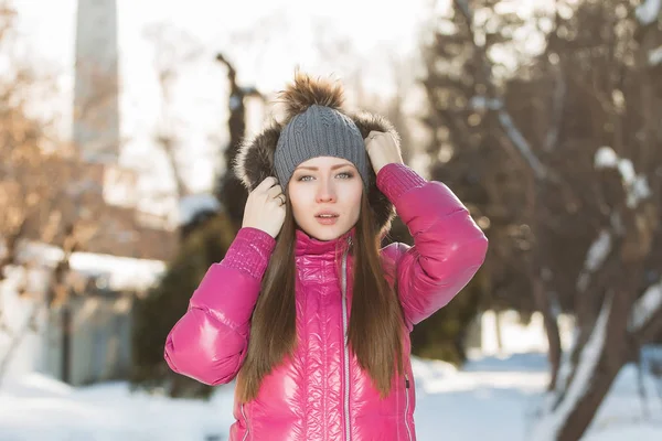 Retrato de menina no inverno — Fotografia de Stock